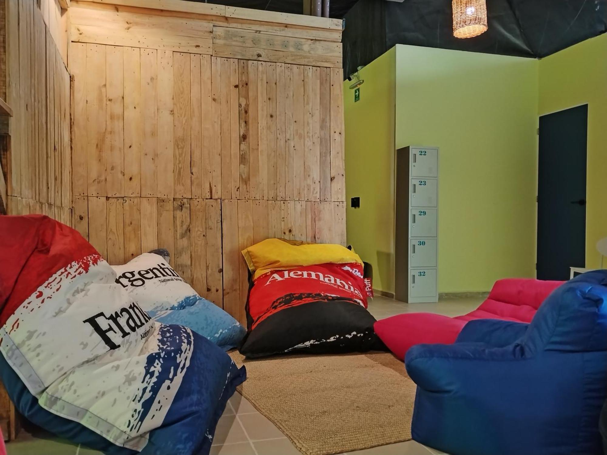 Hostel Tropico 20 Pdc Playa del Carmen Esterno foto