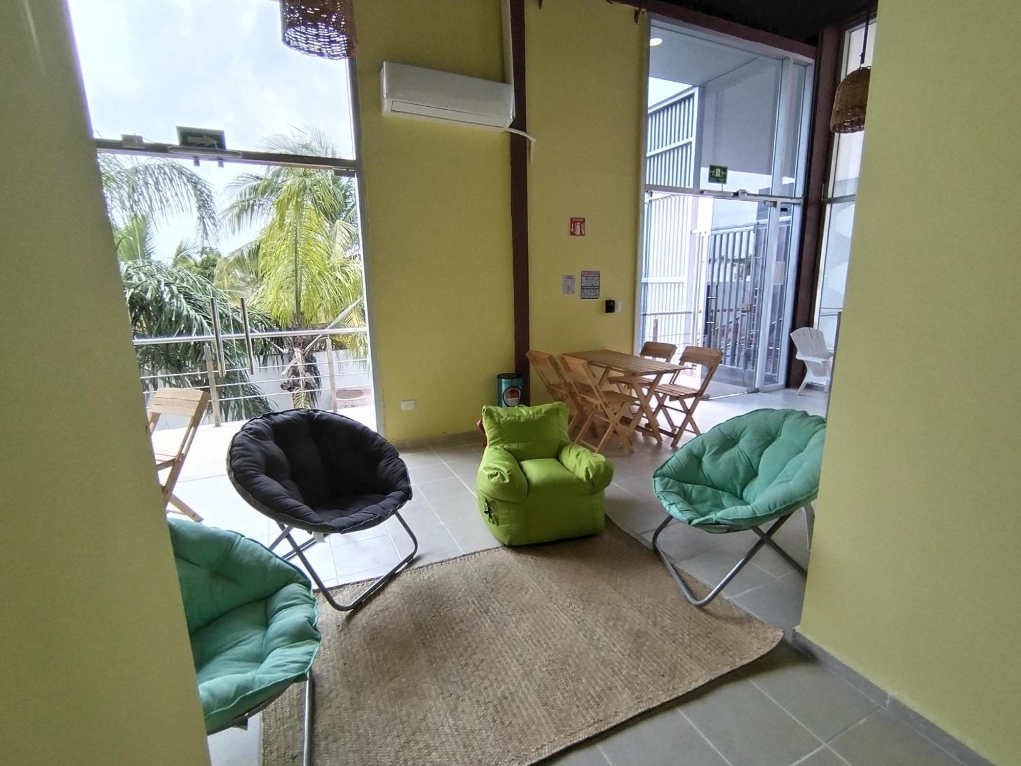 Hostel Tropico 20 Pdc Playa del Carmen Esterno foto